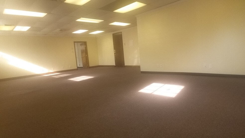 More Photos Of 30 S Ocean Ave, Freeport Loft Creative Space For Lease