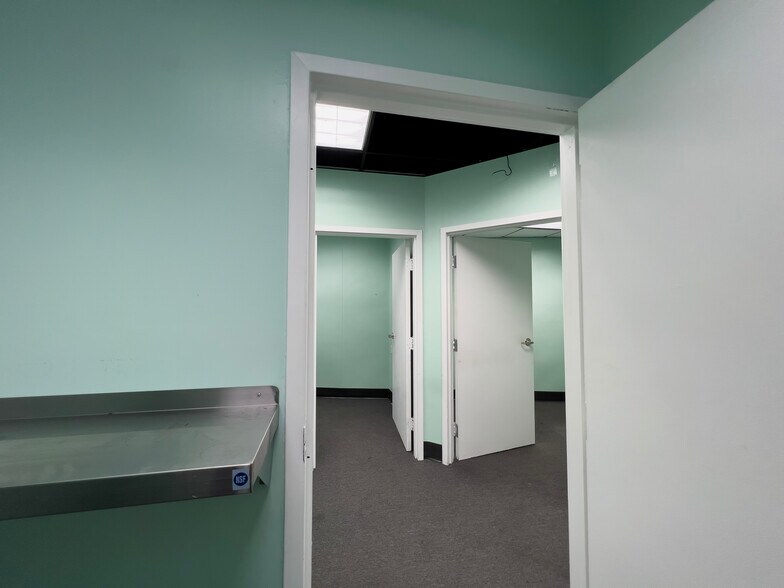 More Photos Of 3400 NE 2nd Ave, Miami Restaurant For Sale