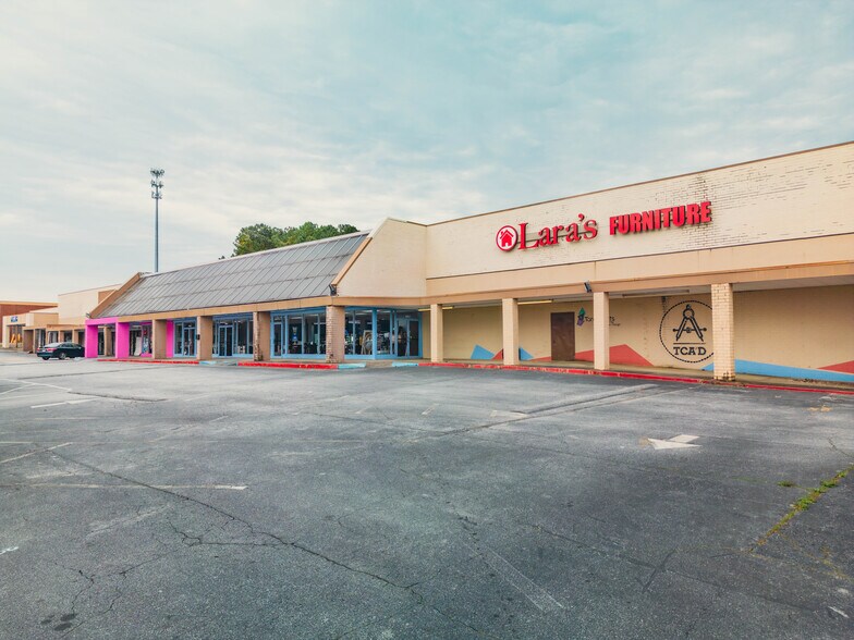 More Photos Of 5561 Memorial Dr, Stone Mountain General Retail For Sale