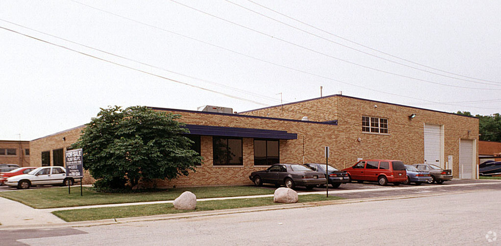 Primary Photo Of 2600 W 23rd St, Broadview Flex For Lease