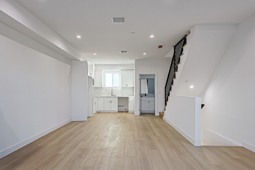 More Photos Of 2404 S Cochran Ave, Los Angeles Apartments For Sale