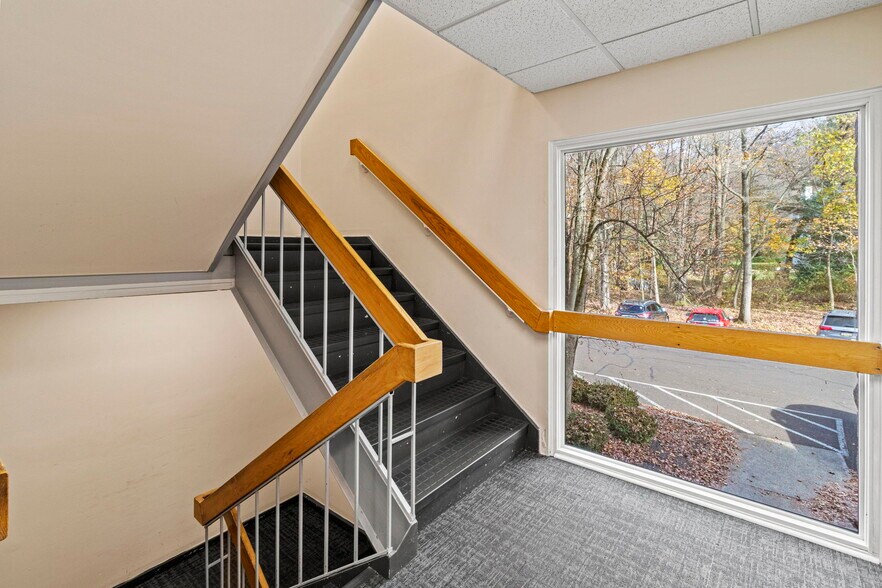 More Photos Of 716 N Bethlehem Pike, Lower Gwynedd Unknown For Lease