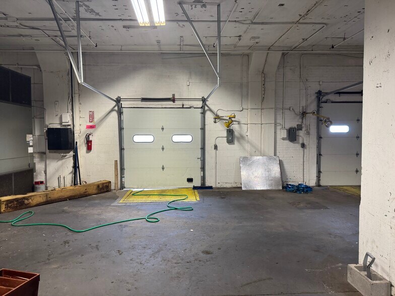 More Photos Of 2 Potomac St, Rochester Warehouse For Lease