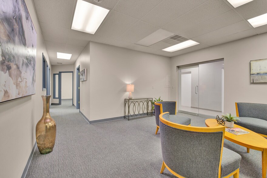 More Photos Of 999 N Main St, Glen Ellyn Office For Lease