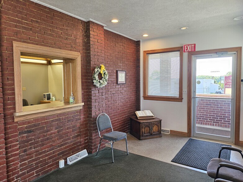 More Photos Of 662 New Castle Rd, Butler Office For Sale