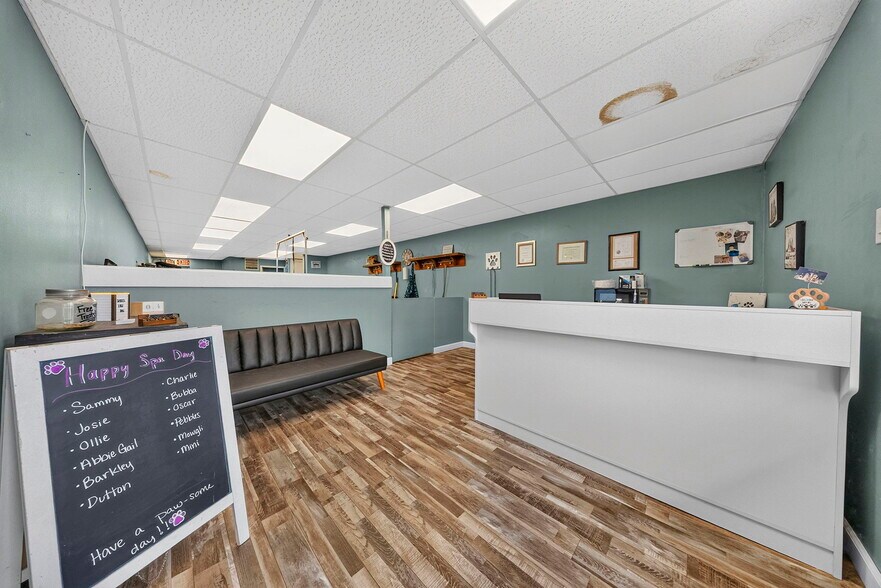 More Photos Of 848 W Johnson Dr, Terre Haute Storefront Retail Office For Sale