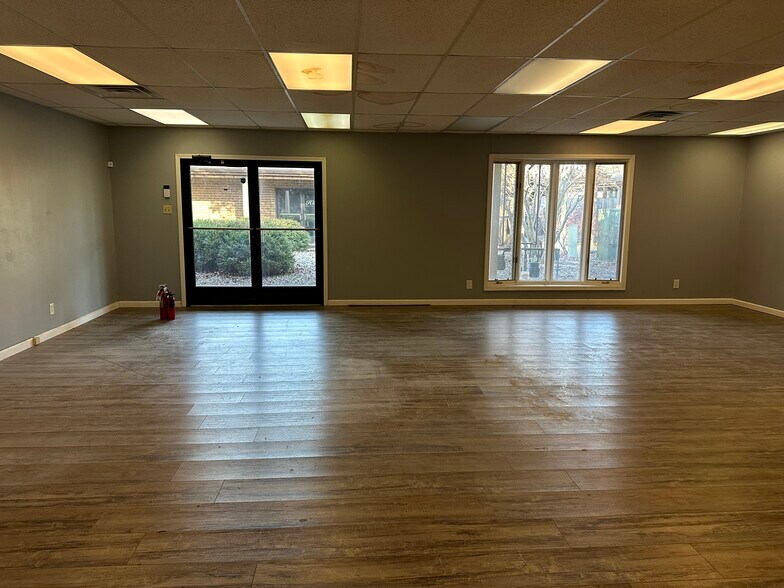 More Photos Of 2-14 Heritage Dr, Bourbonnais Office For Lease