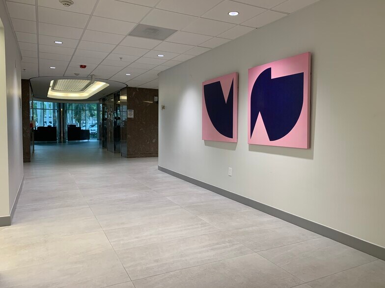 More Photos Of 5959 Waterford District Dr, Miami Office For Lease