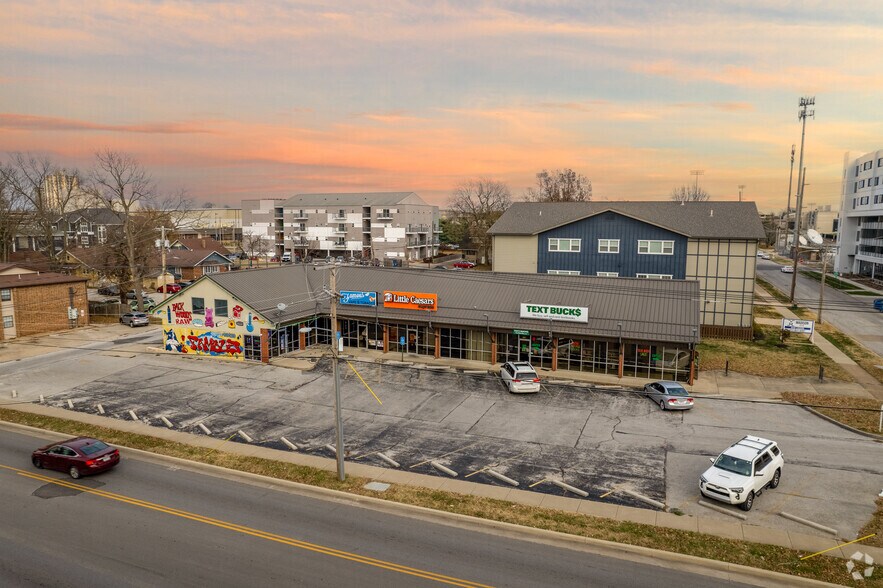 More Photos Of 607 E Madison, Springfield Restaurant For Lease