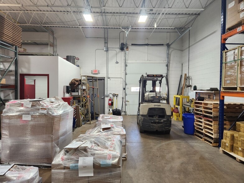 More Photos Of 511 E Centralia St, Elkhorn Manufacturing For Lease