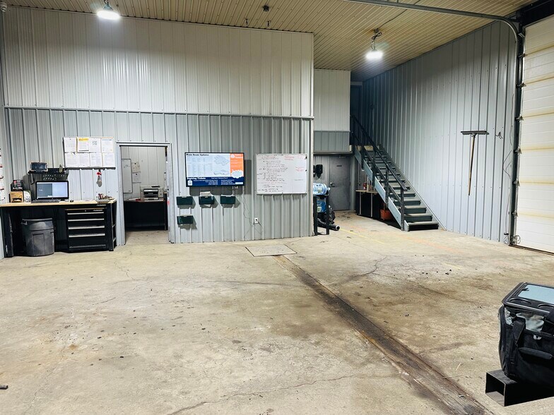 More Photos Of 722003 Range Road 53, Grande Prairie County No 1 Warehouse For Lease