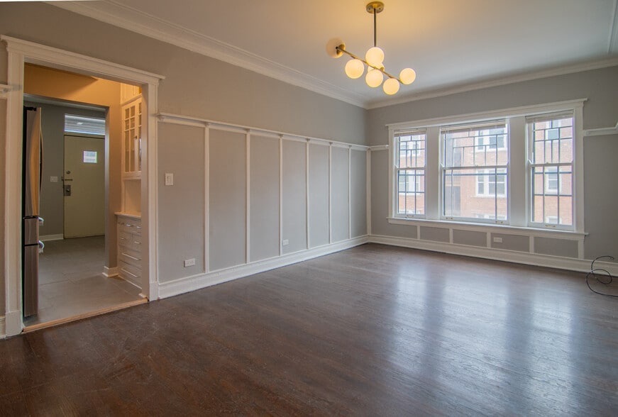 More Photos Of 844 W Lakeside Pl, Chicago Multifamily For Sale
