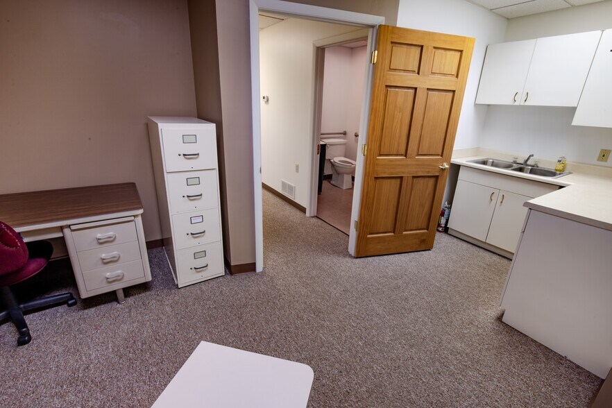 More Photos Of 903 3rd Ave, New Brighton Office For Lease