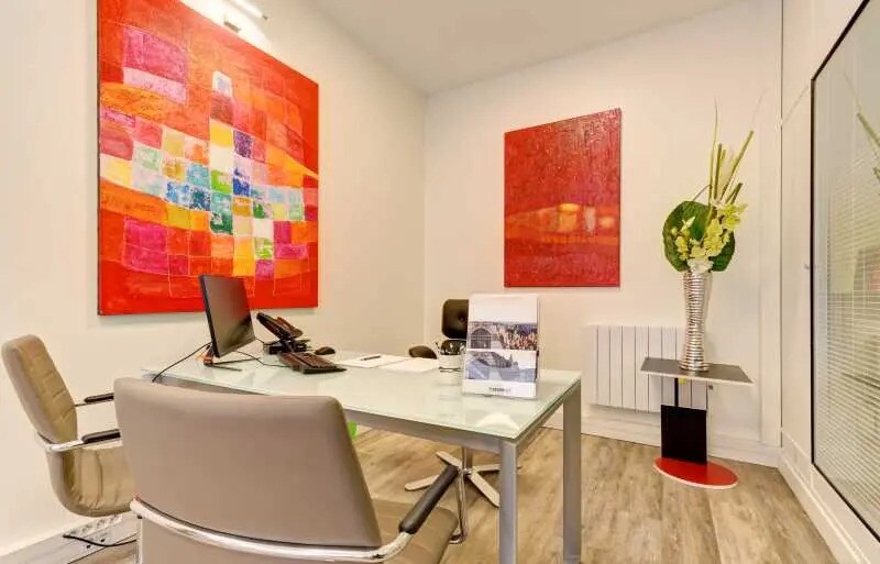 More Photos Of 62 Rue Ampère, Paris Office For Sale