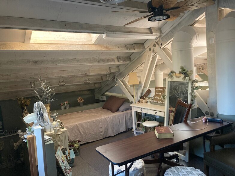 More Photos Of 870 Hartnell Ave, Redding Garden Center For Sale