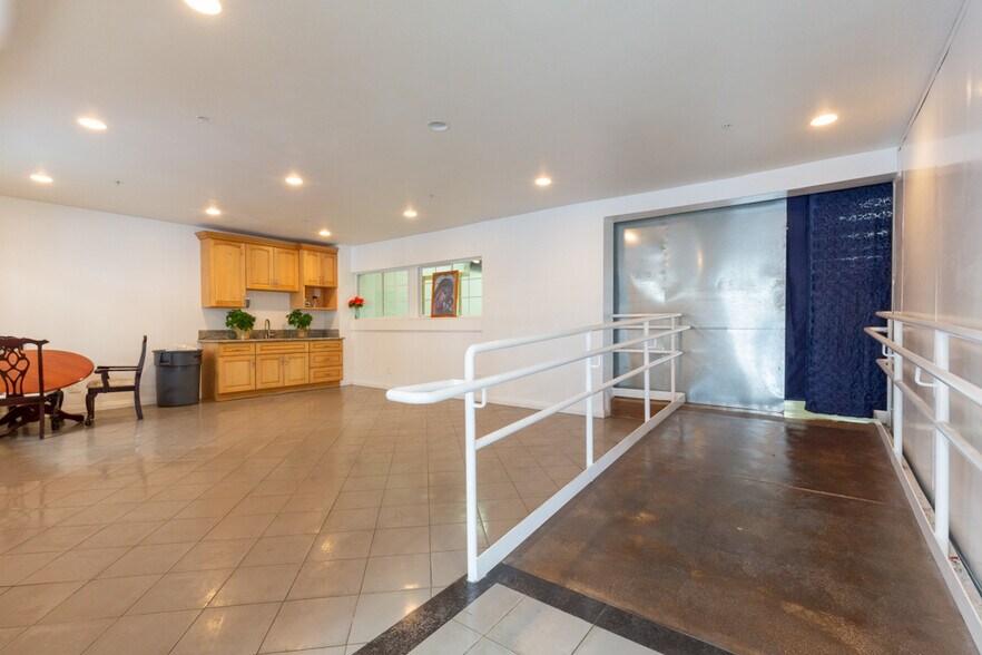 More Photos Of 505 S Main St, Santa Ana Storefront For Sale