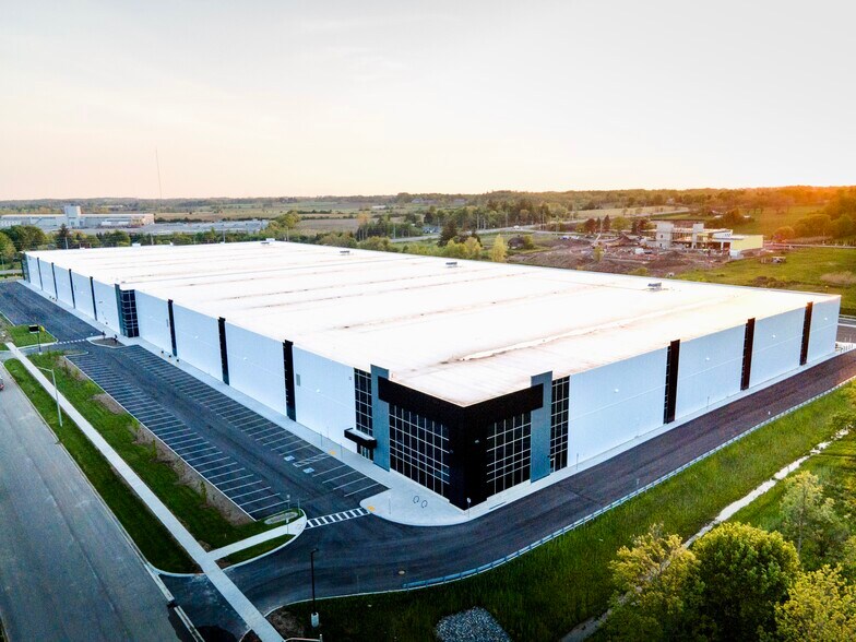 More Photos Of 22 Medicorum Pl, Hamilton Distribution For Lease