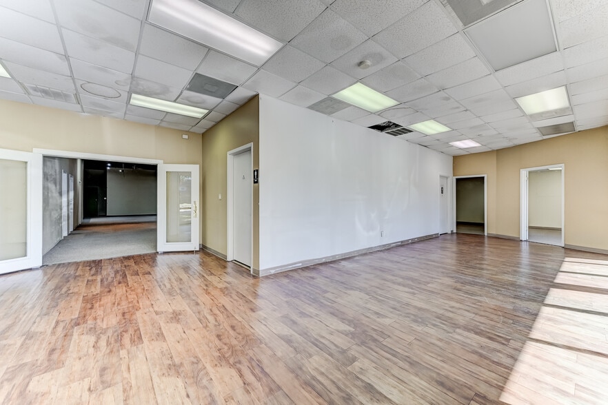 More Photos Of 9802 Whithorn Dr, Houston Office For Sale