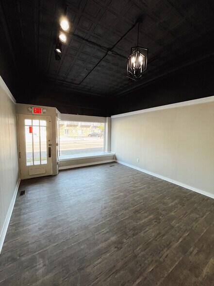 Primary Photo Of 297 E Center St, Marion Storefront For Lease