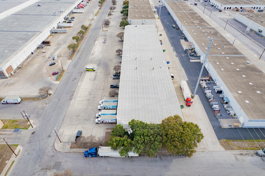 More Photos Of 5903-5929 Distribution, San Antonio Warehouse For Lease