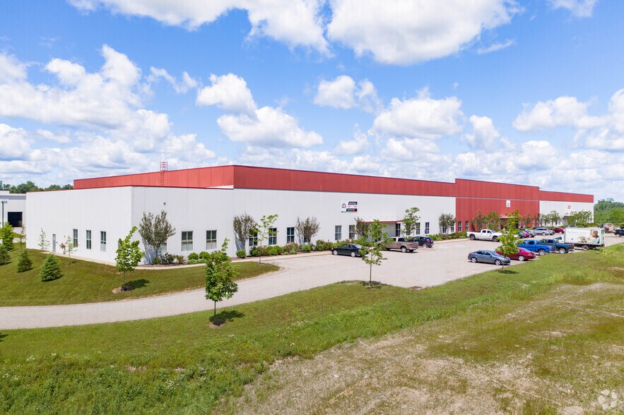 More Photos Of 400 Crown Ct, Oakdale Unknown For Lease