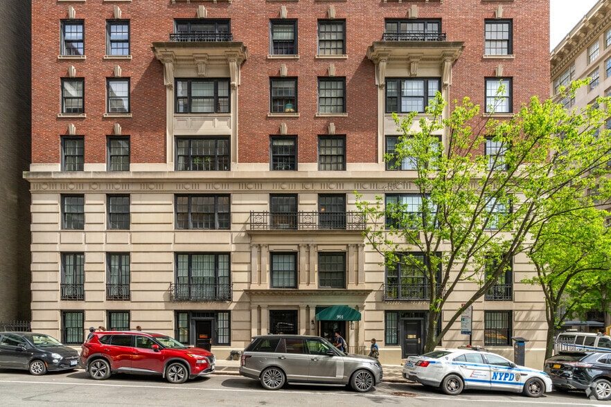 More Photos Of 901-903 Lexington Ave, New York Apartments For Lease