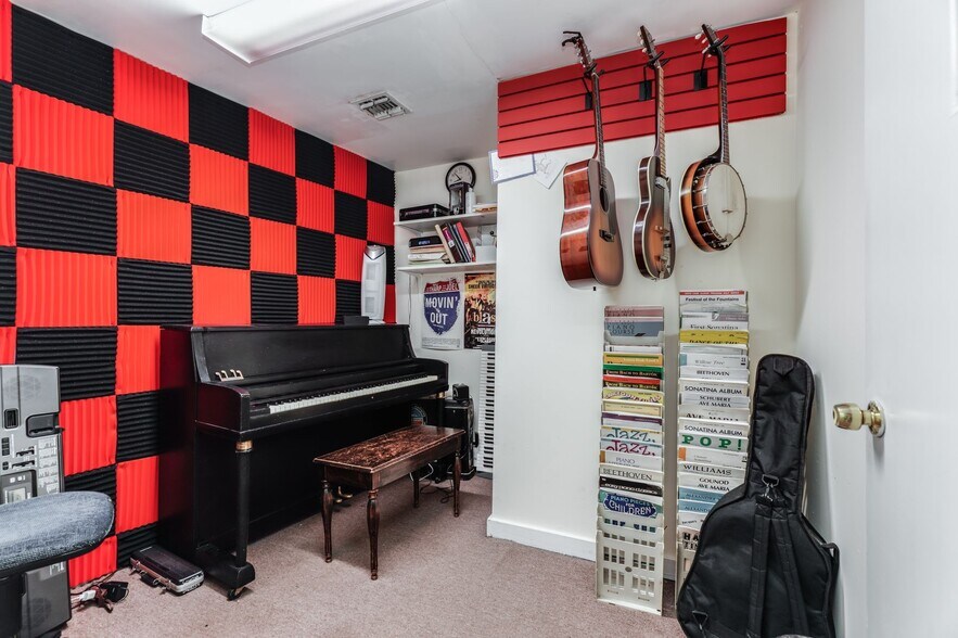 More Photos Of 377 Main St, Center Moriches Storefront Retail Office For Sale