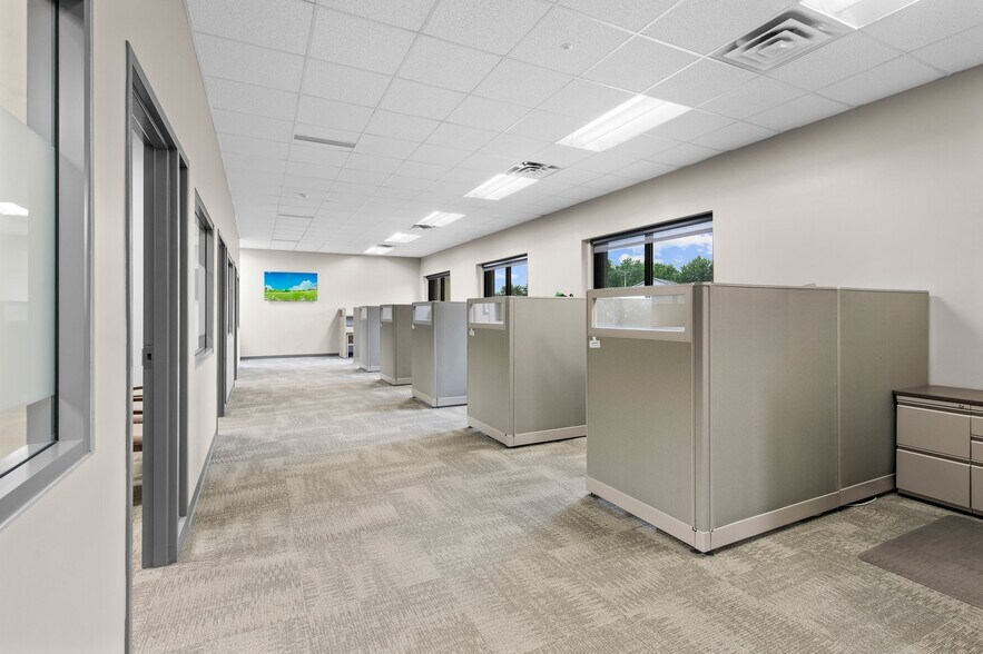 More Photos Of 940 S Hastings Ave, Saint Paul Park Office For Sale