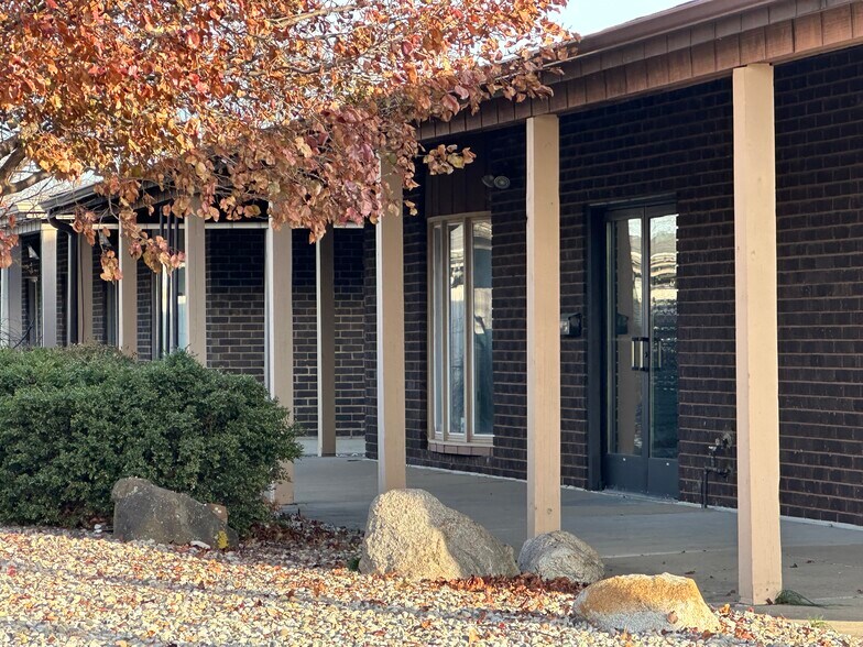 More Photos Of 2-14 Heritage Dr, Bourbonnais Office For Lease