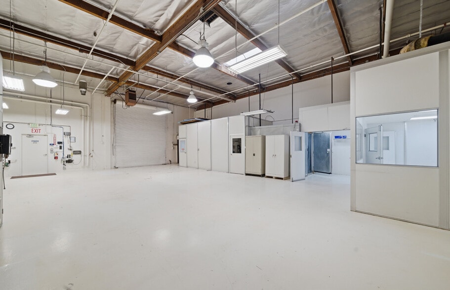 More Photos Of 5701 Engineer Dr, Huntington Beach Manufacturing For Lease