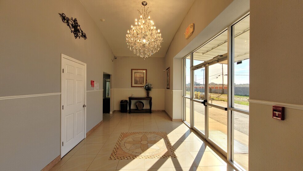 More Photos Of 8988 Glenmont Dr, Houston Light Distribution For Lease