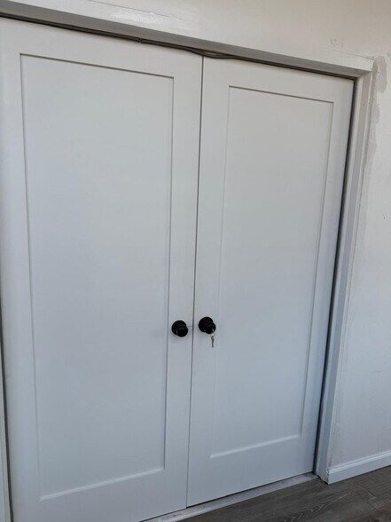 More Photos Of 60 Dickerson St, Newark Light Manufacturing For Lease