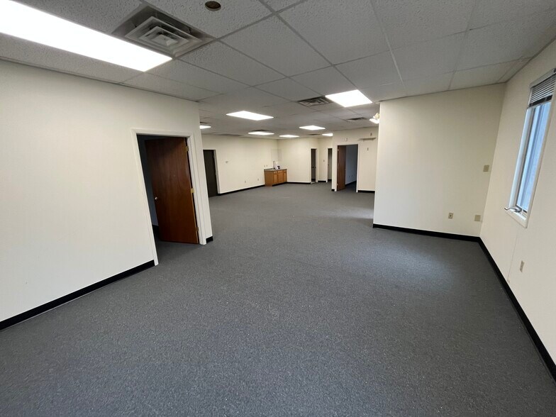 More Photos Of 398-426 Industrial Dr, North Wales Unknown For Lease