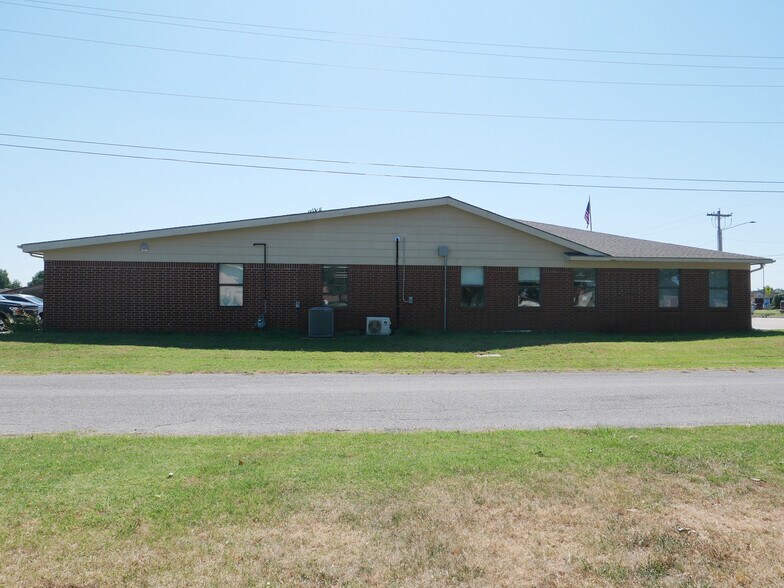More Photos Of 1001 Petree Rd, Anadarko Office For Sale