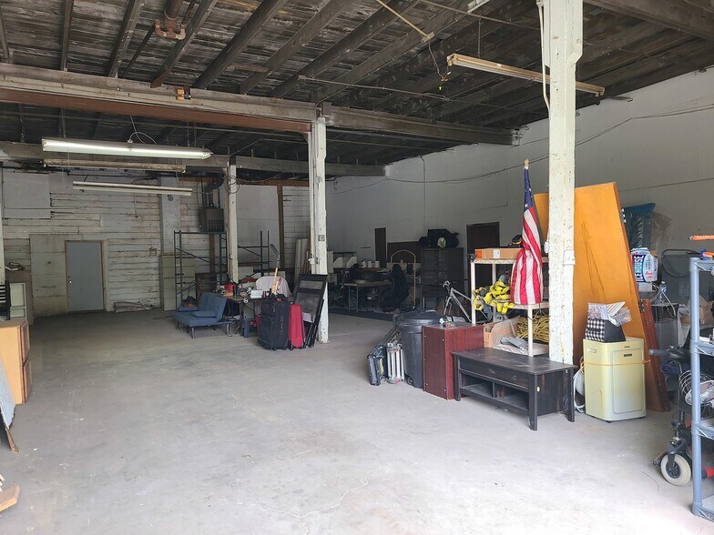 More Photos Of 18418 Wentworth Ave, Lansing Flex For Sale