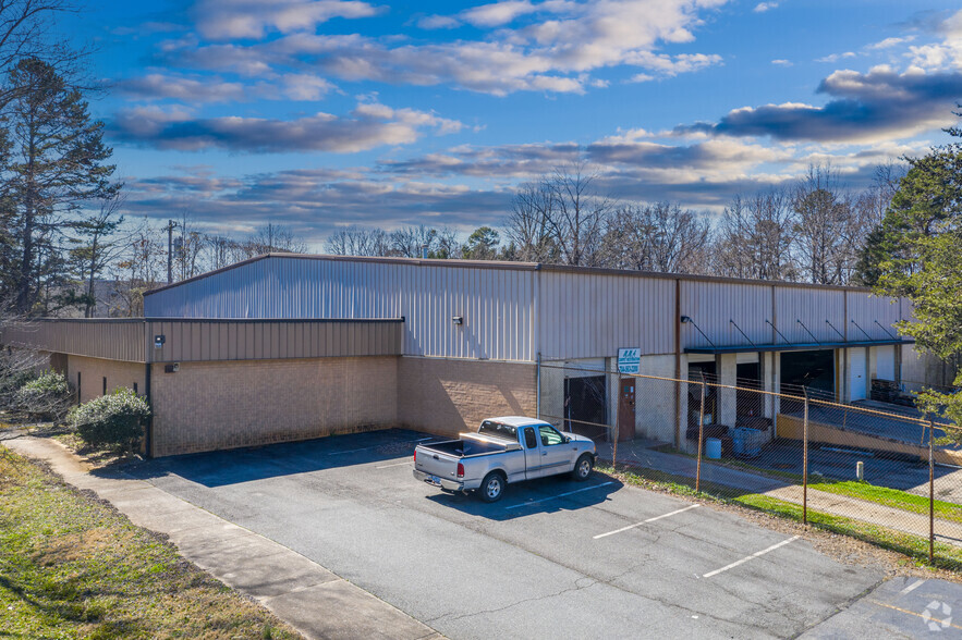 Primary Photo Of 2032 Gateway Blvd, Charlotte Warehouse For Lease