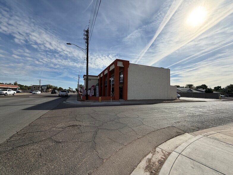 More Photos Of 2425 E Thomas Rd, Phoenix Office For Lease