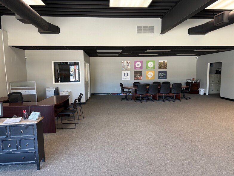 More Photos Of 2601 Union Ave, Bakersfield Showroom For Lease