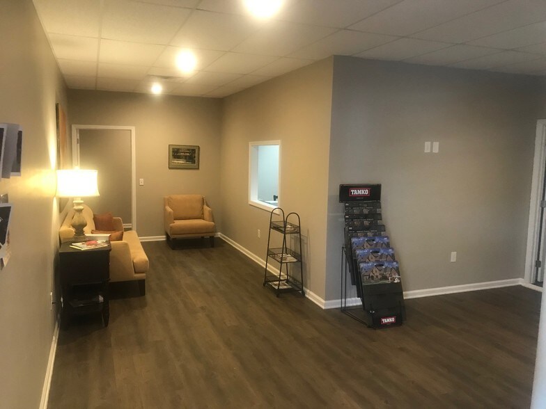 More Photos Of 108 E Southport, Dothan Light Distribution For Sale