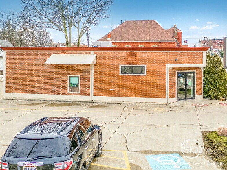 Primary Photo Of 4220 Main Ave, Ashtabula Bank For Sale