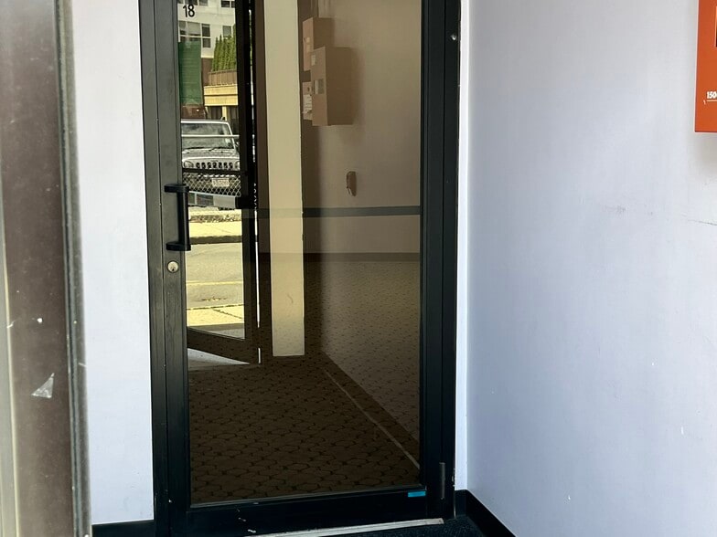 More Photos Of 18 Dartmouth St, Malden Storefront Retail Office For Lease