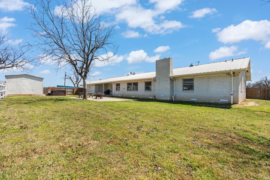 More Photos Of 1641 E Henderson St, Cleburne Land For Sale
