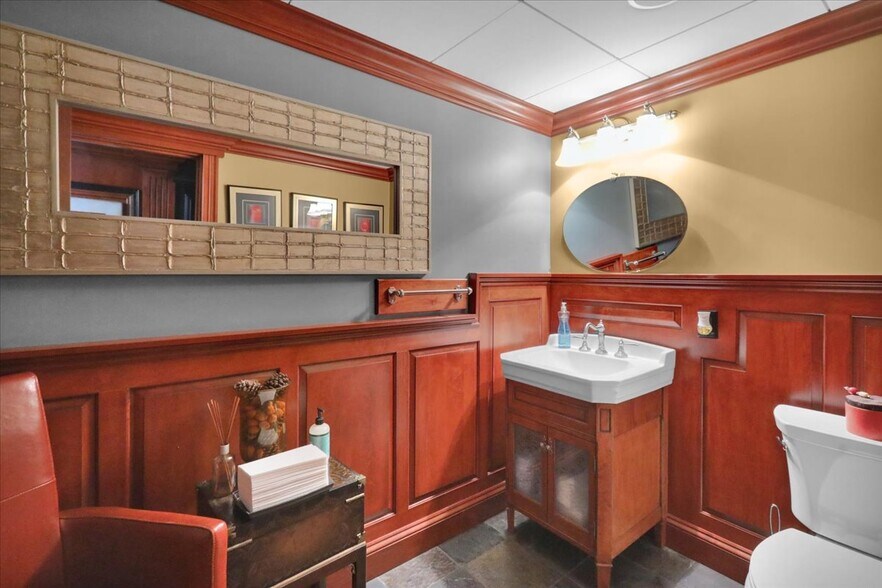 More Photos Of 426 Warren St, Reading Office For Sale