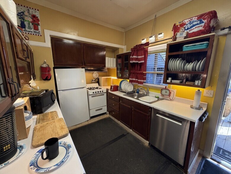 More Photos Of 173 Princeton Ave, West View Apartments For Sale