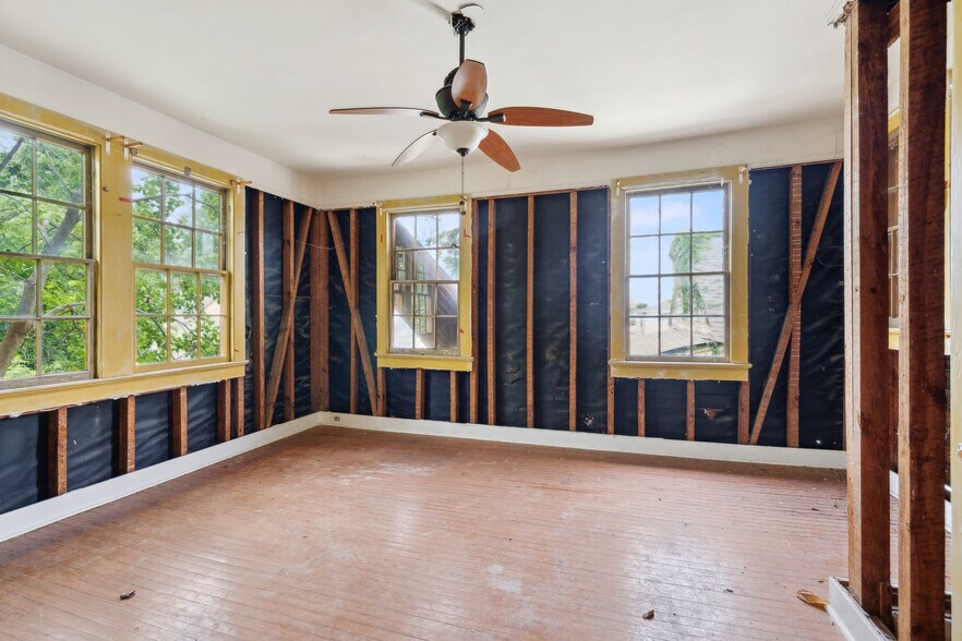 More Photos Of 3020-3032 Saint Claude Ave, New Orleans Office For Sale