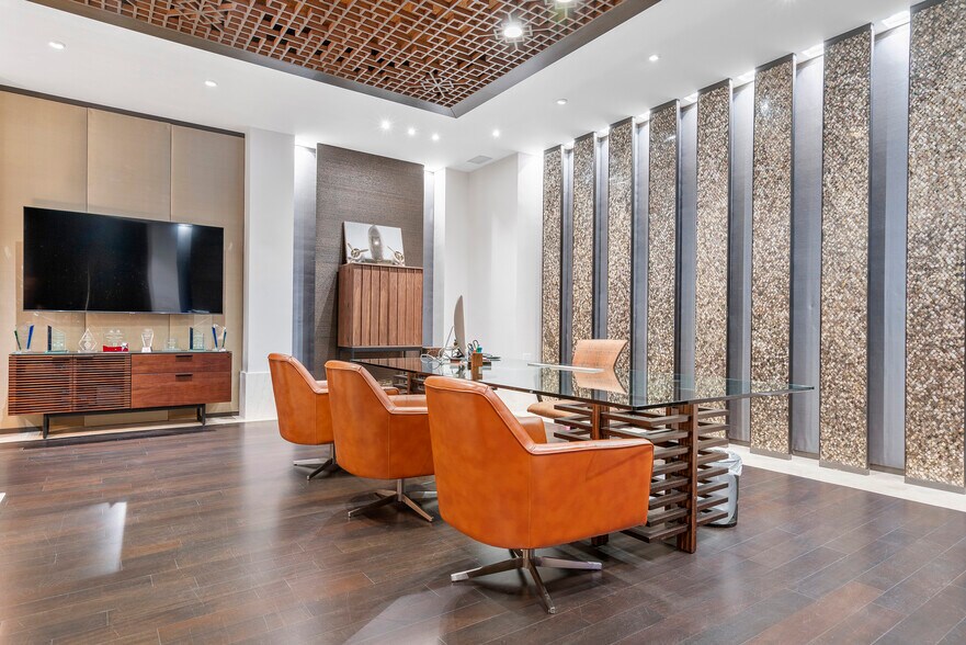 More Photos Of 2404 Hollywood Blvd, Hollywood Loft Creative Space For Lease