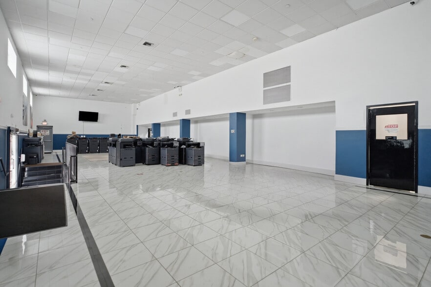 More Photos Of 2115 Jericho Tpke, New Hyde Park Manufacturing For Lease