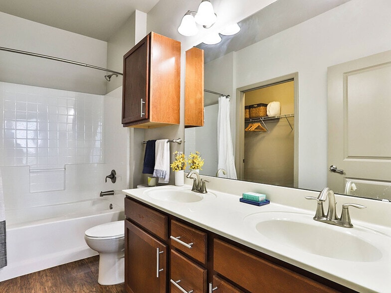 More Photos Of 1520 S 5th St, Saint Charles Unknown For Lease