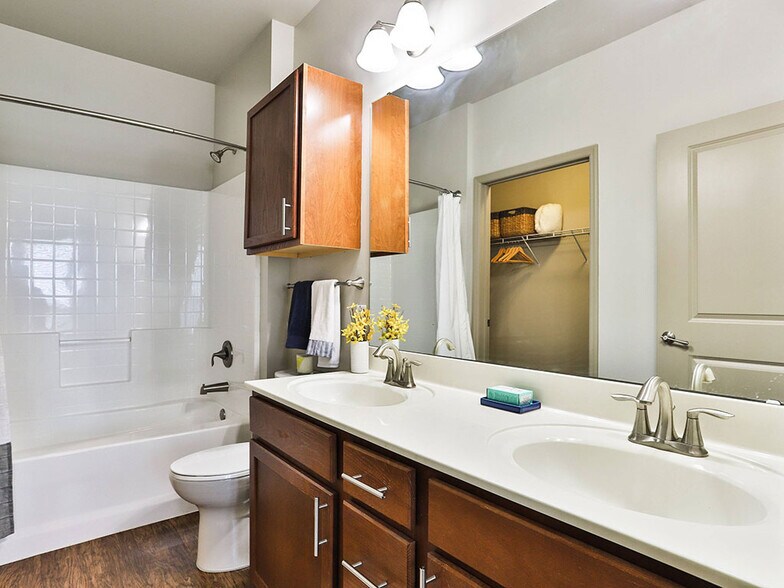 More Photos Of 1520 S 5th St, Saint Charles Unknown For Lease