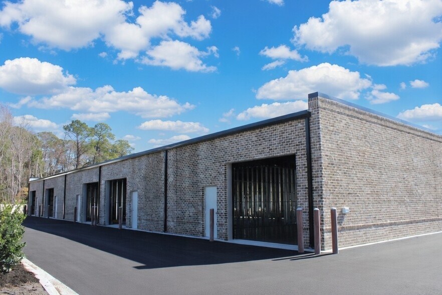 More Photos Of 3 Alpine Ct, Brunswick Showroom For Lease